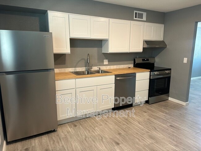 Photo - 1315 W 4th St