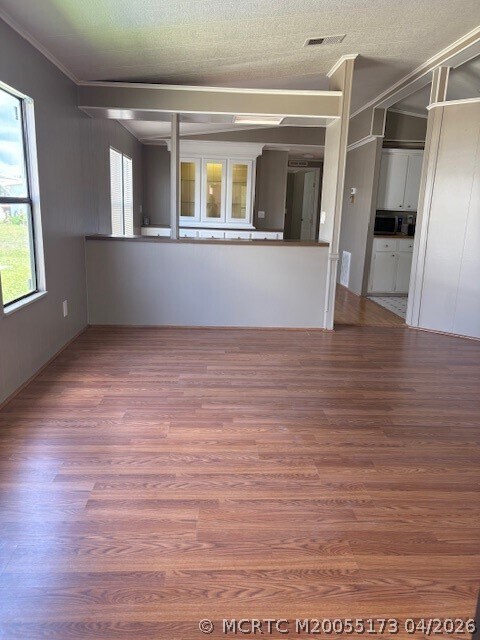 Photo - 489 Swan Ln