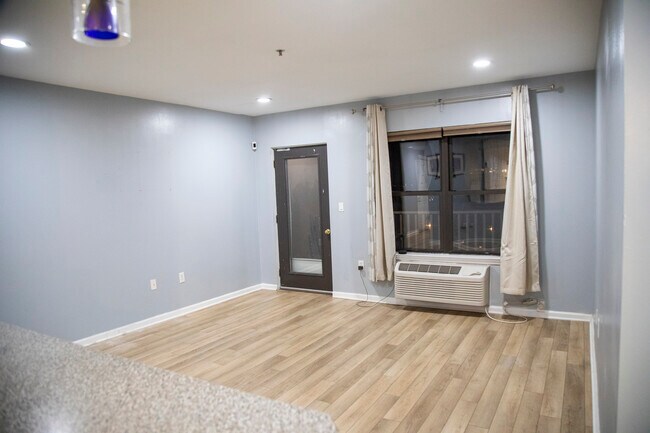 Photo - 8915 Bergenwood Ave Unidad 51