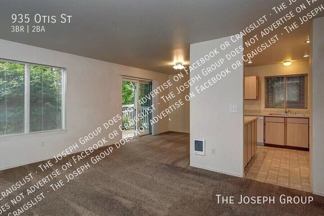 Photo - 935 Otis St