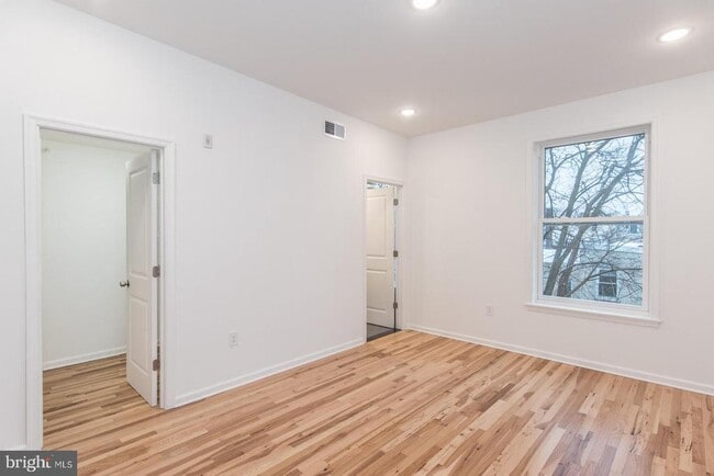 Photo - 315 N Preston St Unidad 202