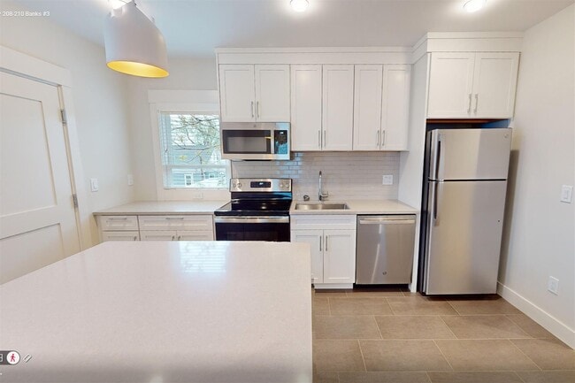 Photo - 200 Banks St