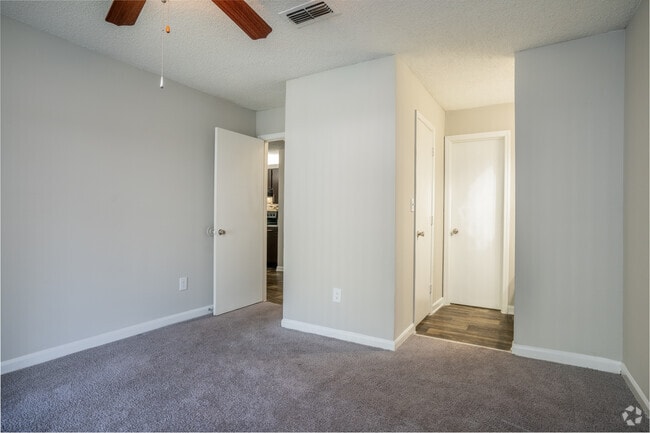 1BR, 1BA - 800SF - Bedroom