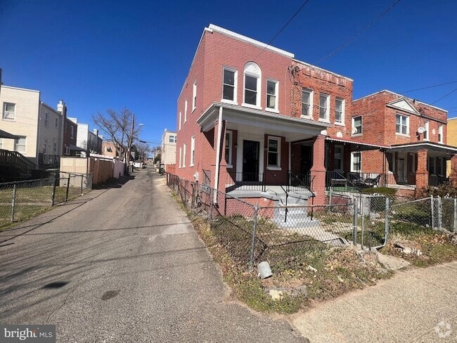 Building Photo - 619 Sheridan St NW Rental