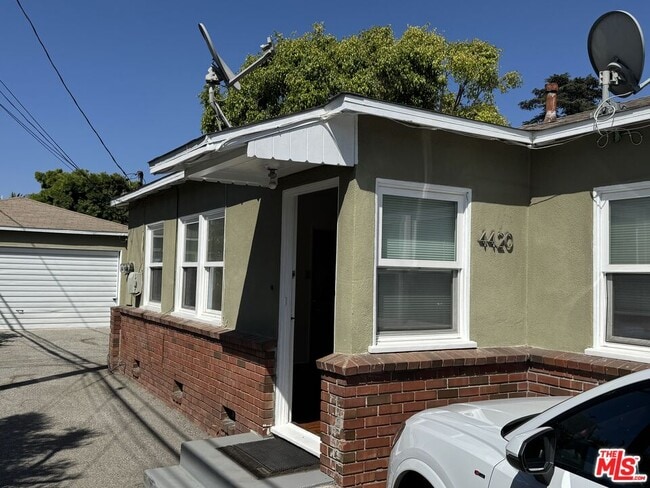 Building Photo - 4420-4420 Inglewood Blvd Unit 4420 Rental