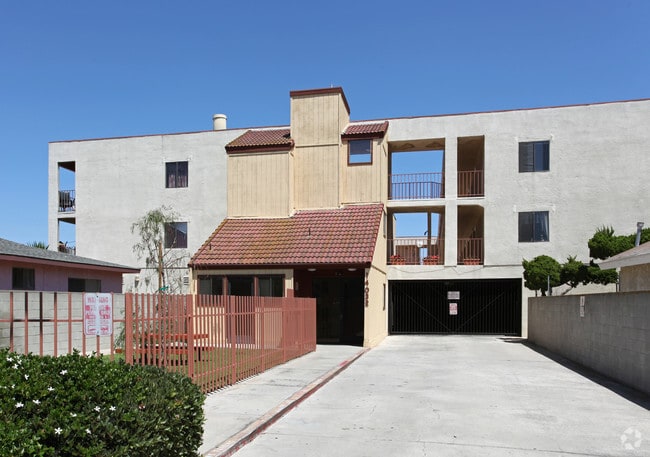 Building Photo - Lane Garden Apartments