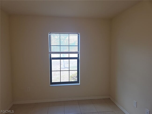 Building Photo - 233 SE 23rd Pl