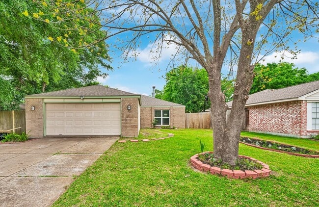 Building Photo - 22102 Breezy Hill Dr