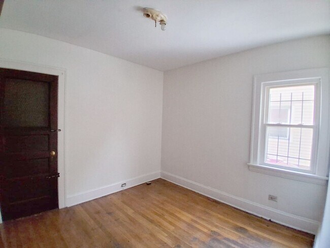 Photo - 4 BED 1 BATH BEAUTIFUL SINGLE FAMILY HOME