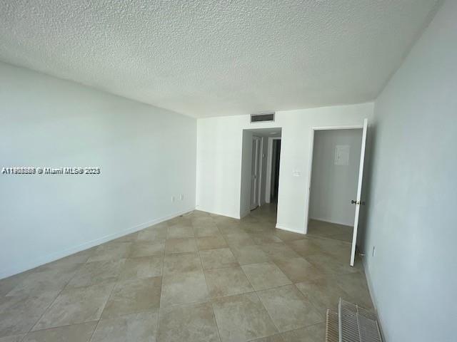 Photo - 600 NE 36th St Unidad 1705