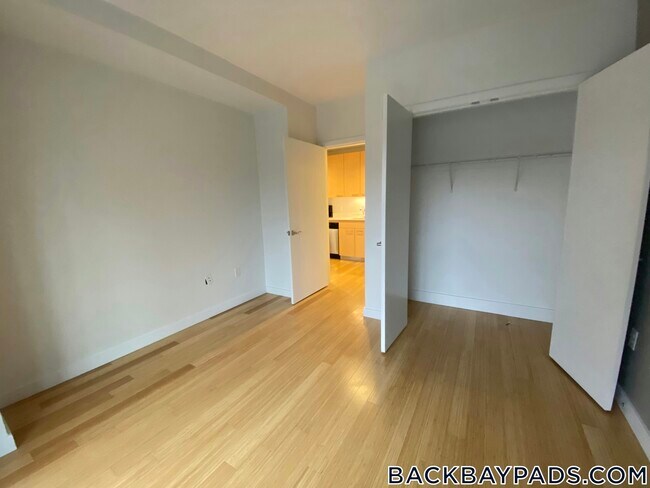 Building Photo - 1085 Boylston St Rental