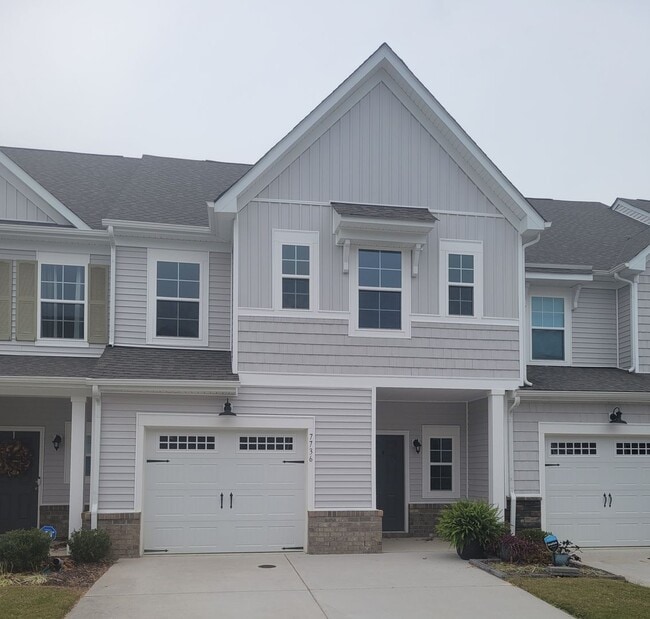 Building Photo - Newer townhome in New Kent