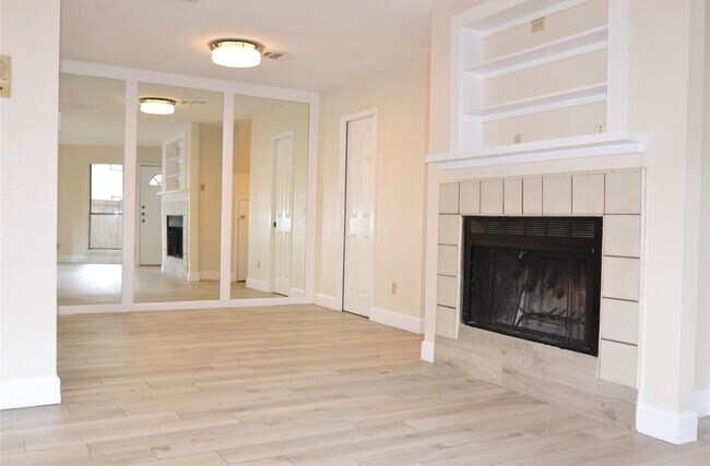 Photo - 2379 Briarwest Blvd Unidad 55