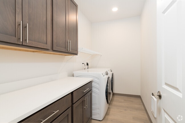 2BR, 2BA - 1293SF - Laundry