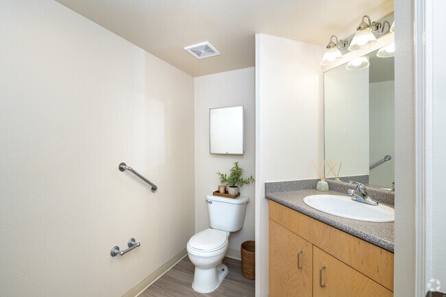 1BR, 1BA - 600SF - Bathroom - Clyburn at Stapleton