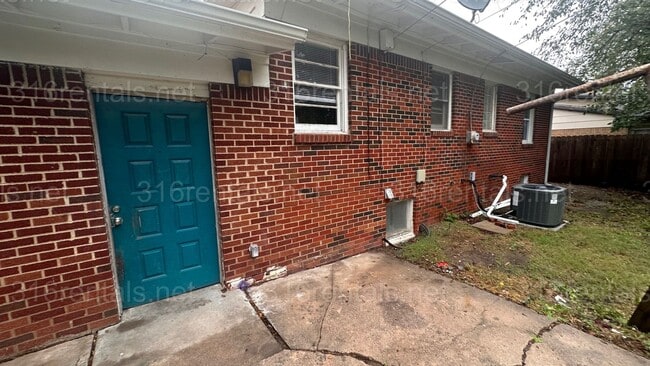 Photo - $1250 - 3 bed 1 bath with basement - Singl...