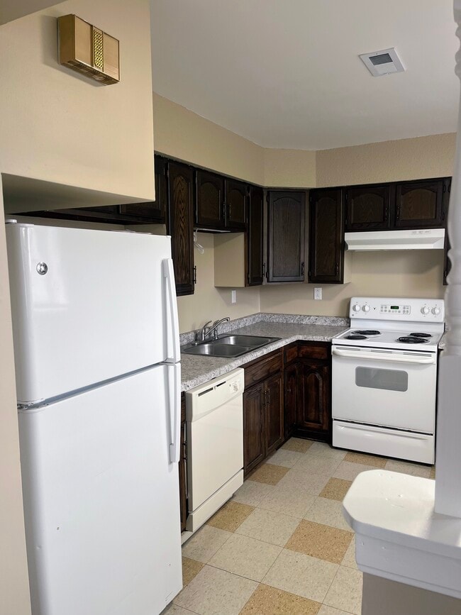 Kitchen - 103 Sibley Rd Unit A