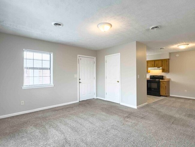 Photo - 19-419 Thompsonville Ln