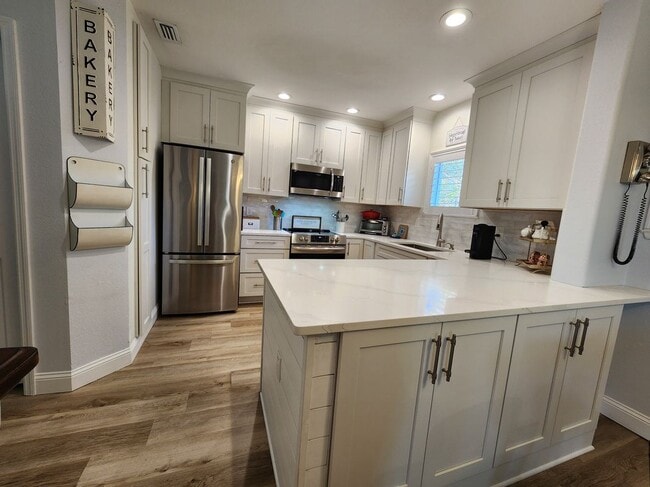 Photo - 1800 The Greens Way