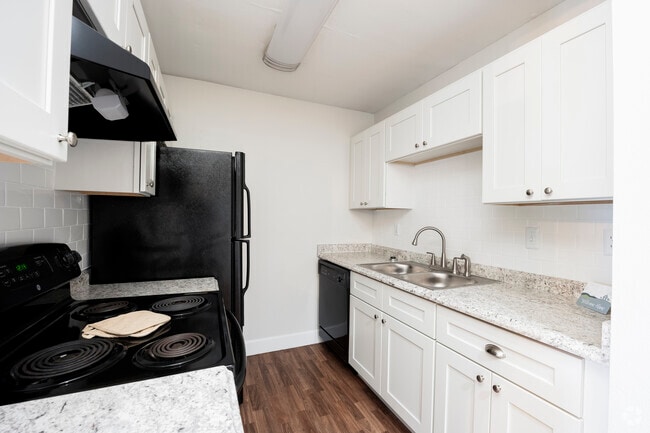 1BD, 1BA Cape Cod (White Upgrade) - 650SF - The Breakers Apartments