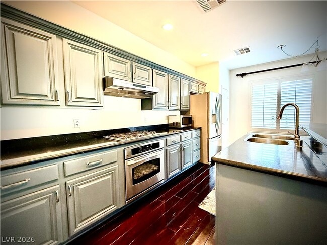 Photo - 1862 Hollywell St