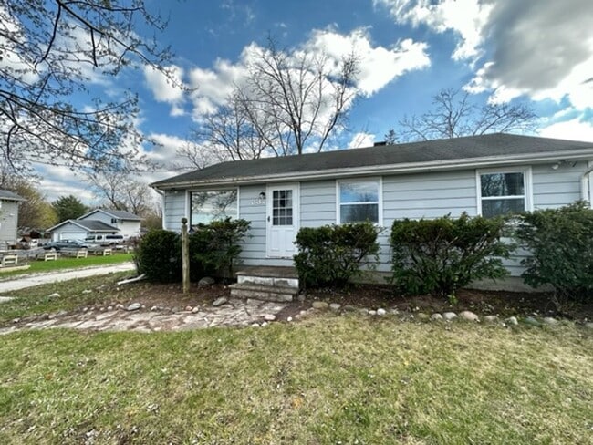 Photo - Charming 3 Bedroom 1 Bath Single Family Home
