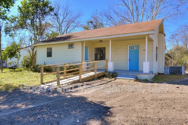 Photo - 2401 Norfolk St