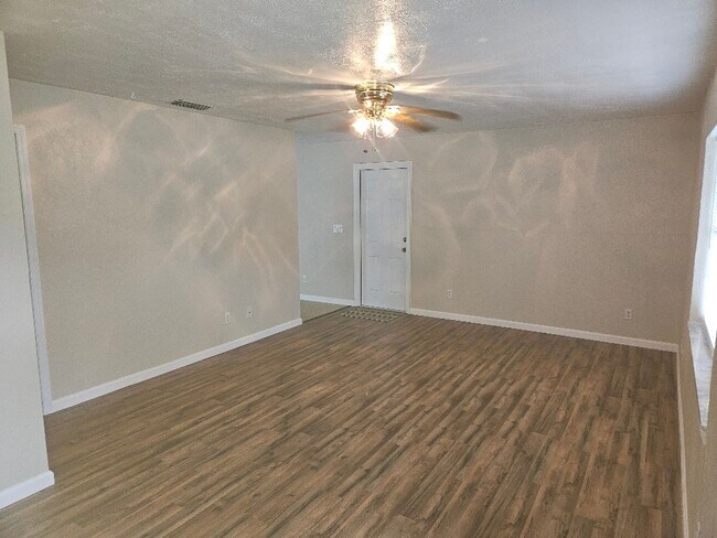 Photo - 1895 Big Oak Dr