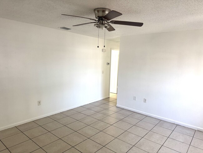 Photo - 8521 Chinaberry Dr