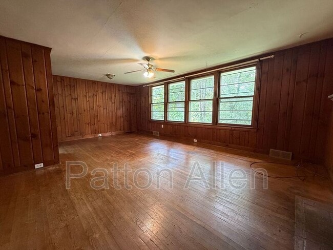 110 Locust Ct