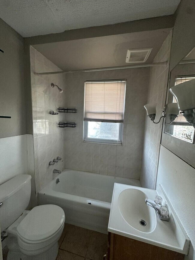 Photo - 98 Inwood Pl Unit 2