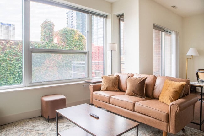 Photo - 1040 N Cass St Unidad ID1379057P