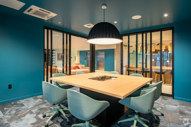 Co-Work Lounge