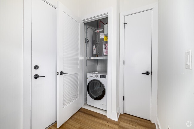 1BR, 1BA - 422SF - Laundry