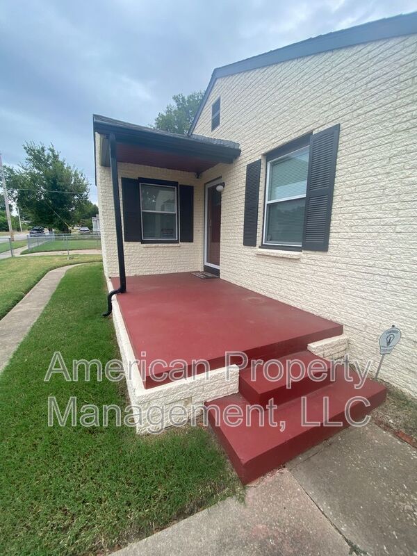 Building Photo - 2145 N Quaker Ave Rental