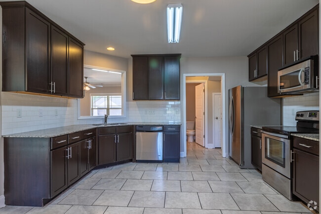 4BD, 2.5BA - 2000 SF - Kitchen