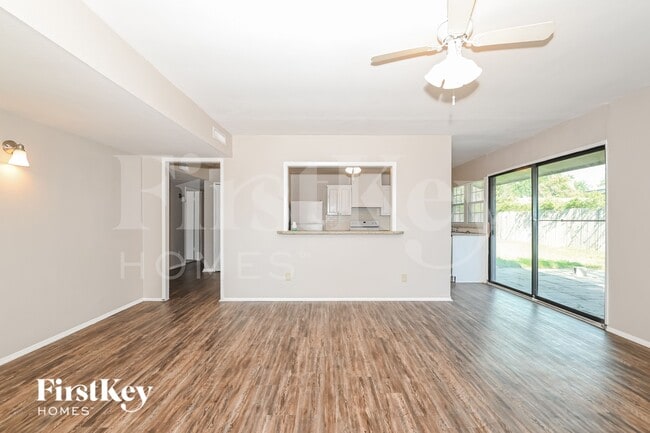 Photo - 4906 Stagecoach Ln