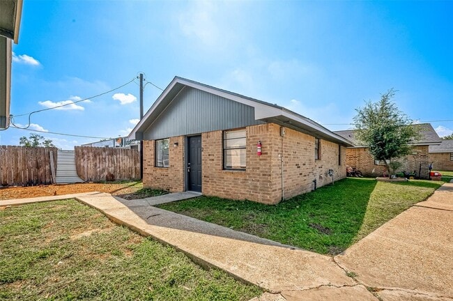 Photo - 8814 Manus St