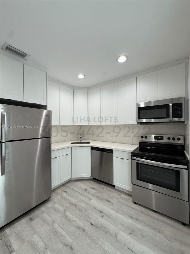 Photo - 1650 SW 3rd St Unidad 4