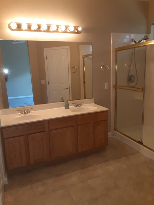 Photo - 612 Cascade Dr