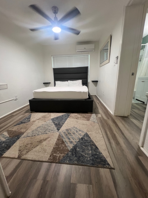 Photo - 249 SW 14th St Unit 3