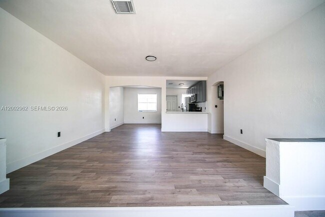 Photo - 533 NE 67th St Unit 533