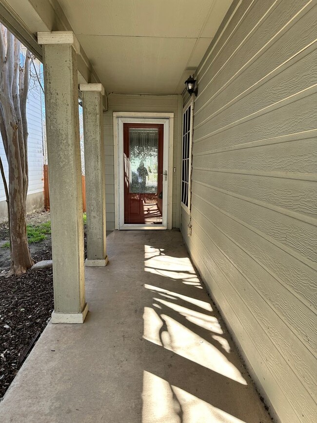 417 Hinge Falls