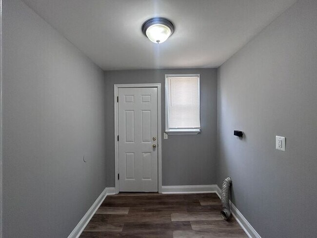 Photo - 1 Bedroom Plus Den HOUSE