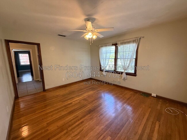Photo - 3553 Oak St