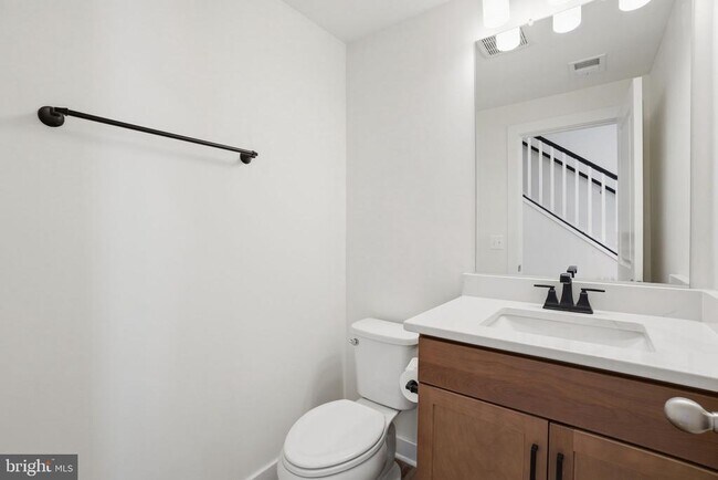 Photo - 3599 Aster St