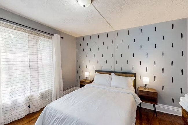 Photo - 230 Champlain St