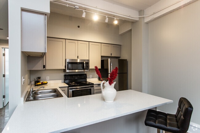 1BR, 1BA - 575 SF