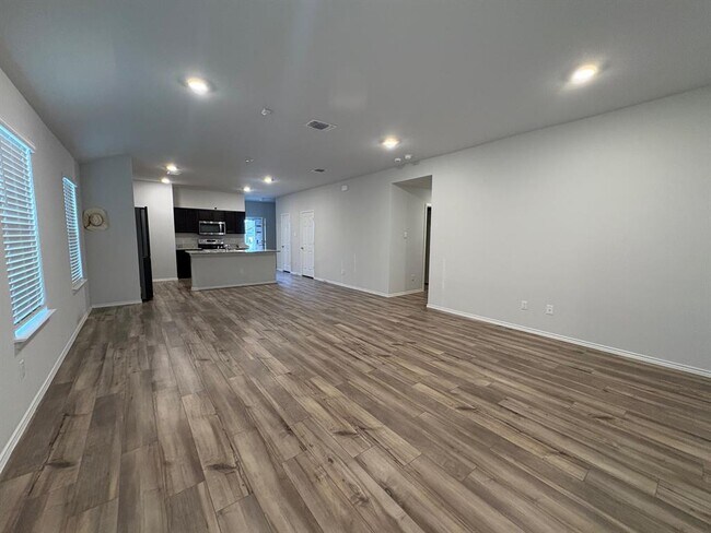 Photo - 668 Wyatt Wy