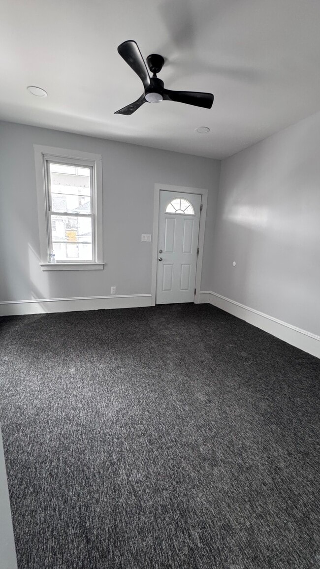 Photo - 8 W Abbott St